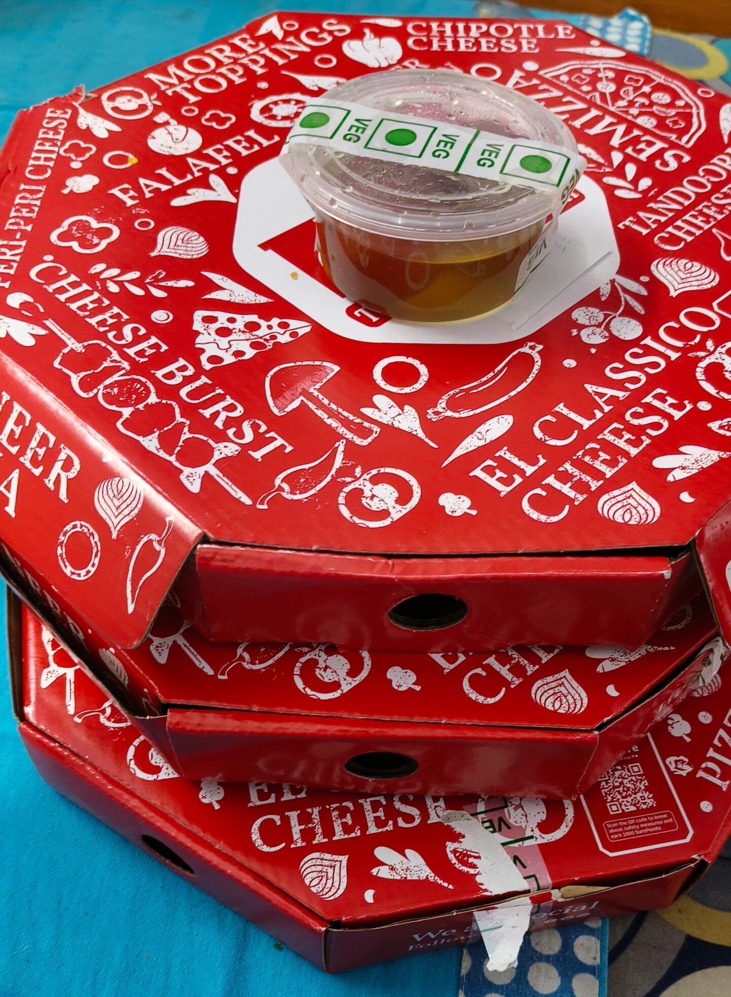 Ovenstory 3 medium pizzas at 525 INR Only
